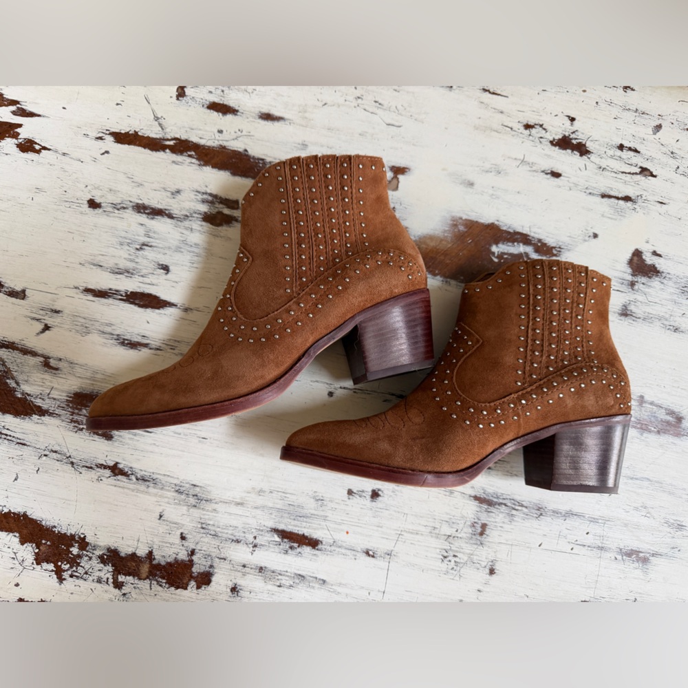 Dolce Vita Dexter Studded Suede Booties | Size 8.5 | New - Picture 3 of 9